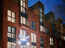 Roomzzz York City, hotel in York