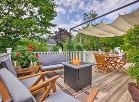 Hotel Photo: Rockland Home with Deck 5 Mins to Historic Downtown!