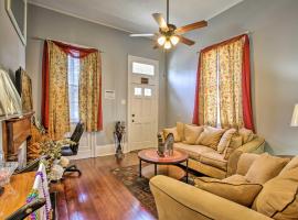 Фотография гостиницы: NOLA House in Irish Channel - Walk to Magazine St!