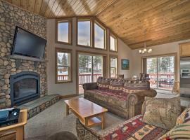 9 Mi to Heavenly Mountain South Lake Tahoe Home!, hotelli kohteessa South Lake Tahoe