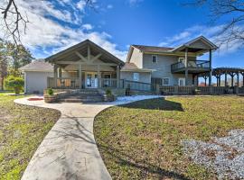 Photo de l’hôtel: Serving Southern Charm at this Clarkesville House!