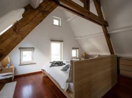 ホテル写真: Charming Attic, Spacious and GrandPlace 2 min walk