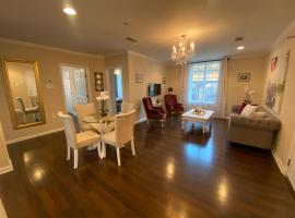 Фотографія готелю: New Stylish 3BR Condo Near WWII Museum Walk to Conventions Downtown French Quarter