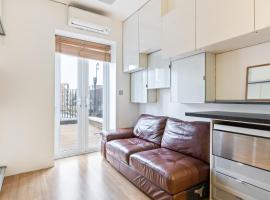 Hotel Photo: Modern One-Bed Apt with Terrace in Marylebone