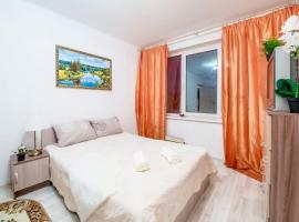 Foto di Hotel: Apartment on Ryazansky prospect