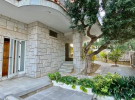 Chalet Port de Roses、ロザスのホテル