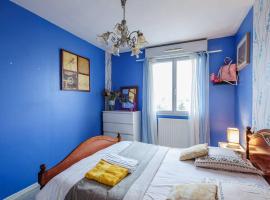 COSY ROOM CROIX ROUSSE, hotel v destinaci Lyon