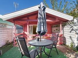 Hotel Photo: Serene Bungalow in Oliva with Swimming Pool