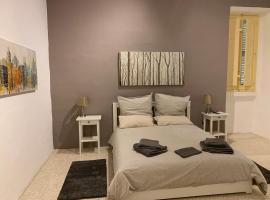 Hotel Photo: 4 bedroom apartment in Sliema near the sea