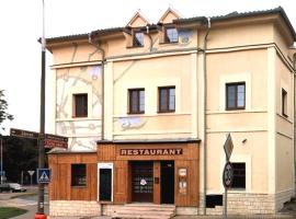 A picture of the hotel: Restaurace a penzion U Zámečku