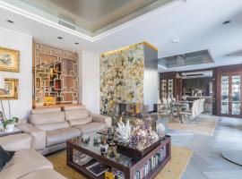 होटल की एक तस्वीर: Luxury apartment in the heart of the golden mile