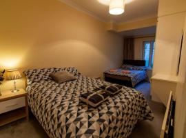 A picture of the hotel: Perfect Galway City Location - Spanish Arch, sleeps 6!