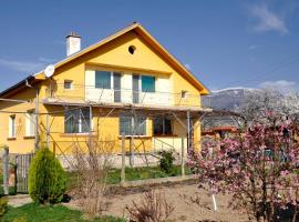 Вила в с. Габарево, Долината на Розите., hotel in Gabarevo