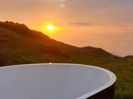 酒店照片: SeaView Retreat -Amazing Ocean Views and Outdoor bath