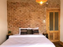 Hotel Photo: Stay in Authentically Renovated Central Apartment