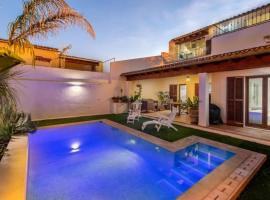 होटल की एक तस्वीर: Consell Villa Sleeps 6 with Pool Air Con and WiFi