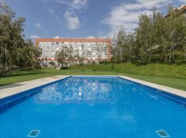 Hotel fotoğraf: Apartamento con piscina en zona residencial