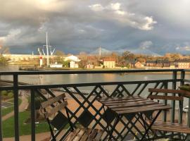 Hotel fotoğraf: Appartement vue sur le pont