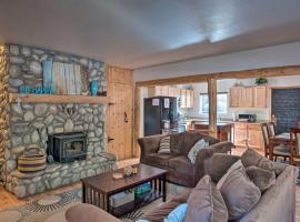 7 Mi to Heavenly Ski Resort Cozy Tahoe Cabin, hotel v destinaci South Lake Tahoe