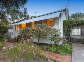 A picture of the hotel: Camellia Cottage - PET FRIENDLY - Kwinana