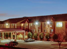 Hotel kuvat: Western Skies Inn & Suites