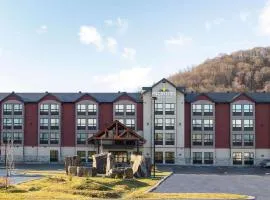 Microtel Inn & Suites by Wyndham Mont Tremblant, hotel in Mont-Tremblant