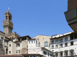 होटल की एक तस्वीर: Uffizi. Grande appartamento nel cuore di Firenze