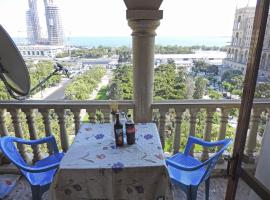 Foto di Hotel: Apartment on Gadzhibekova 33/35