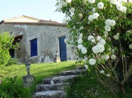 Foto do Hotel: Lovely Cottage in Madaillan with Private Swimming Pool