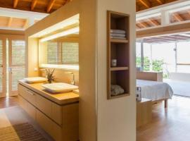 รูปภาพของโรงแรม: Spaanse Water Holiday Home 4 Bedrooms - Seru Boca