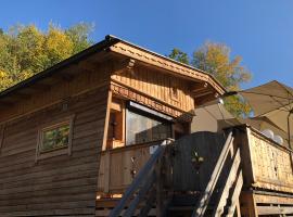 Foto di Hotel: Chalet - Direkt am 5 Sterne Campingplatz Aufenfeld im Zillertal mit Hallenbad und Sauna