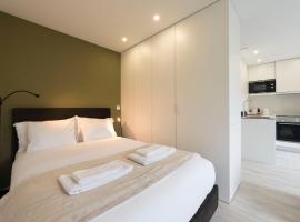 รูปภาพของโรงแรม: LovelyStay - Modern Loft with Gym & Free Parking minutes away from CBD