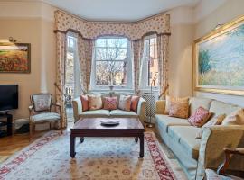 Hotel Photo: Spacious Designer Three-Bedroom Apartment in Chelsea