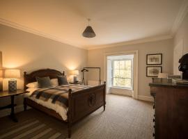 Hotel fotoğraf: Double bedroom ensuite in Georgian Townhouse