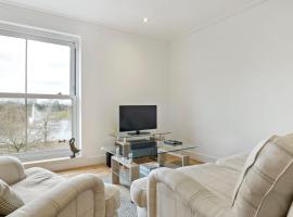 Hotel Photo: Beautiful Spacious Two-Bedroom Apartment in London