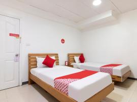 होटल की एक तस्वीर: OYO 416 Lucky Hotel