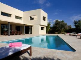 รูปภาพของโรงแรม: Villa Bisu Ibiza 5 min from the beaches and clubs
