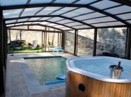 Фотографія готелю: Casa Rural Villa Angeles con Piscina y Jacuzzi