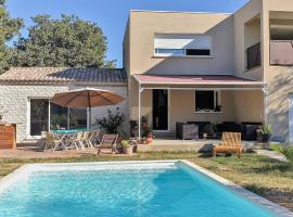 होटल की एक तस्वीर: Awesome home in St. Marcel d'Ardèche w/ Outdoor swimming pool, WiFi and 4 Bedrooms