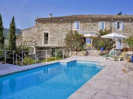 호텔 사진: Stunning home in St Laurent du Pape w/ Outdoor swimming pool, Outdoor swimming pool and Heated swimming pool