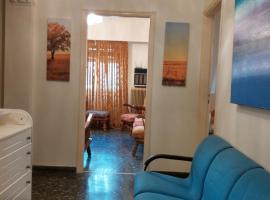 Fotos de Hotel: Entire House with garage, yard at Amfiali close to Piraeus Port