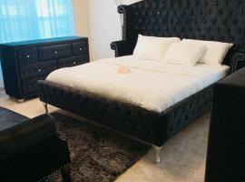 Hotel Foto: Spacious, Luxurious Furnished Two Story Home