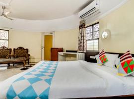 A picture of the hotel: OYO Home 70374 Royal Stay Tapovan Deluxe