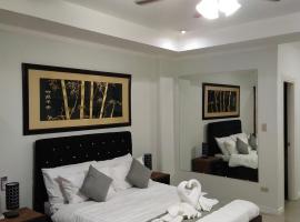 Bourbon St Apts Condo 16, hotel in Angeles
