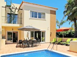 Fotos de Hotel: Santa Barbara de Nexe Villa Sleeps 8 with Pool and Air Con