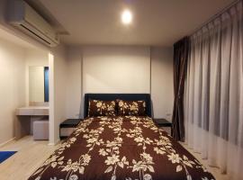 Hotel Photo: 5 Floor A84 - near Shopping Mall and Phuket Old Town