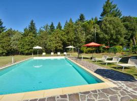 Хотел снимка: Enticing Holiday Home in Gaiole In Chianti with Garden