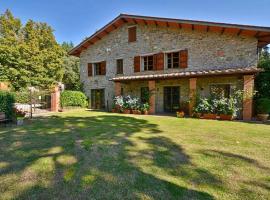 מלון צילום: Cosy Holiday Home in Gaiole in Chianti with Swimming Pool