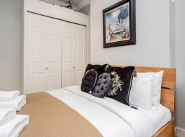 Hotel Photo: Beautiful 2 bedroom apartment in High Street Kens