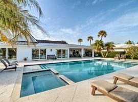 Ξενοδοχείο φωτογραφία: Lavish Vero Beach Escape with Pool, Patio and Dock!